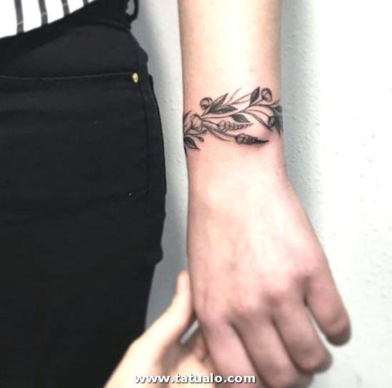 Dibujo tatuajes-mujeres-munecas