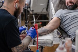 Consejos para evitar alergias por tintas de tatuaje