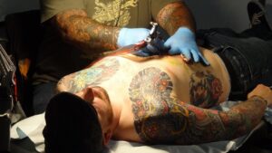 ¿Los tatuajes pierden color siempre? Por qué y cómo prevenirlo