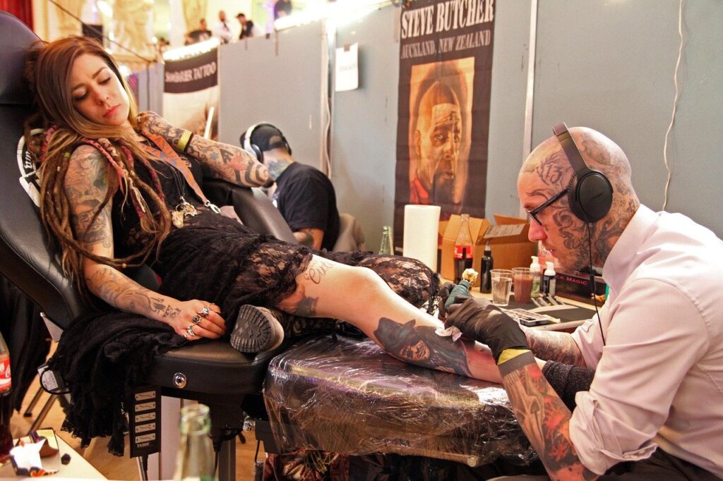 ¿Por qué se pela mi tatuaje nuevo? Explicación y cuidados